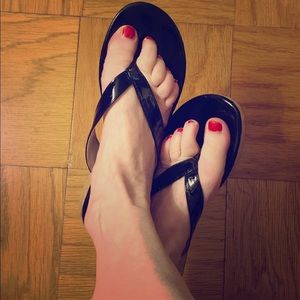 Nine West black patent flip flops 7.5